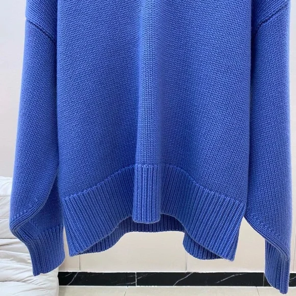 100% cashmere V-neck sweater